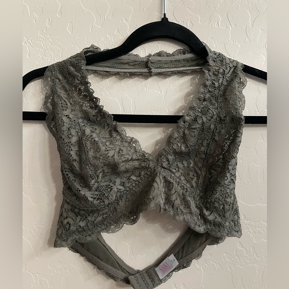 Saki silver lace bra on dark green size medium